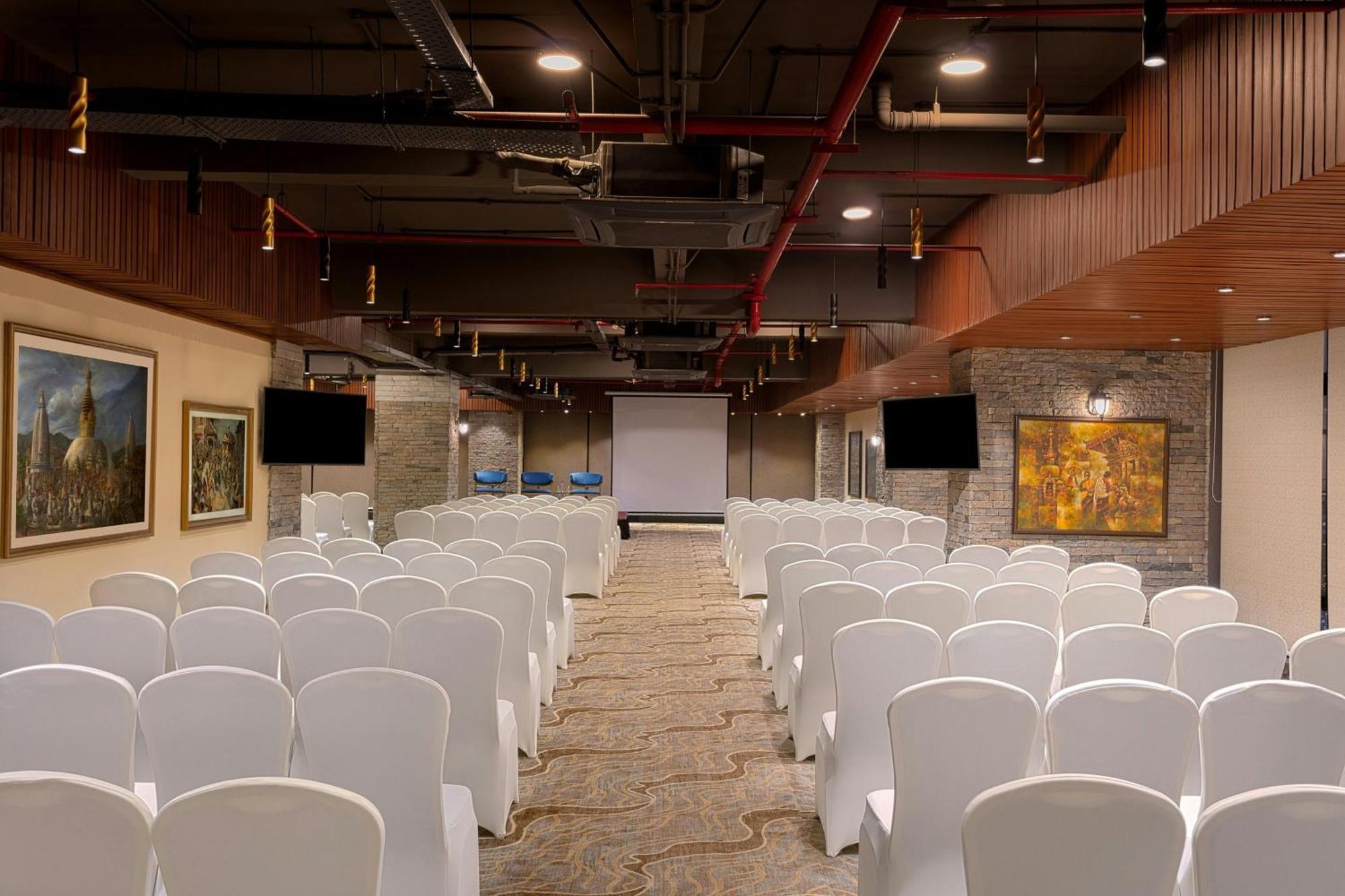 Отель Aloft Kathmandu Thamel Экстерьер фото