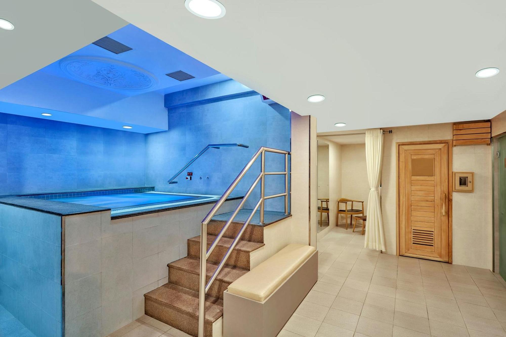 Отель Aloft Kathmandu Thamel Экстерьер фото